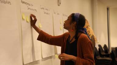 citizen sharing ideas on a sticky note