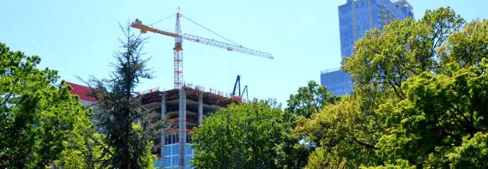 crane in skyline near park