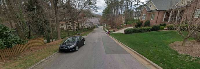 Cobblestone Ct without sidewalk