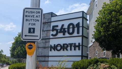 Push-button signal at 5401 North