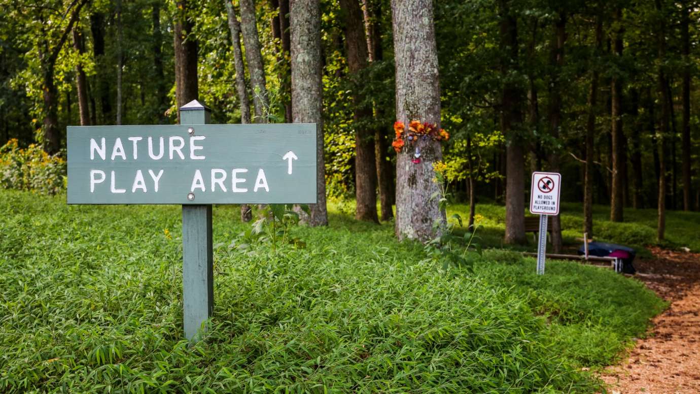 The trail and signage leading to the nature play area 