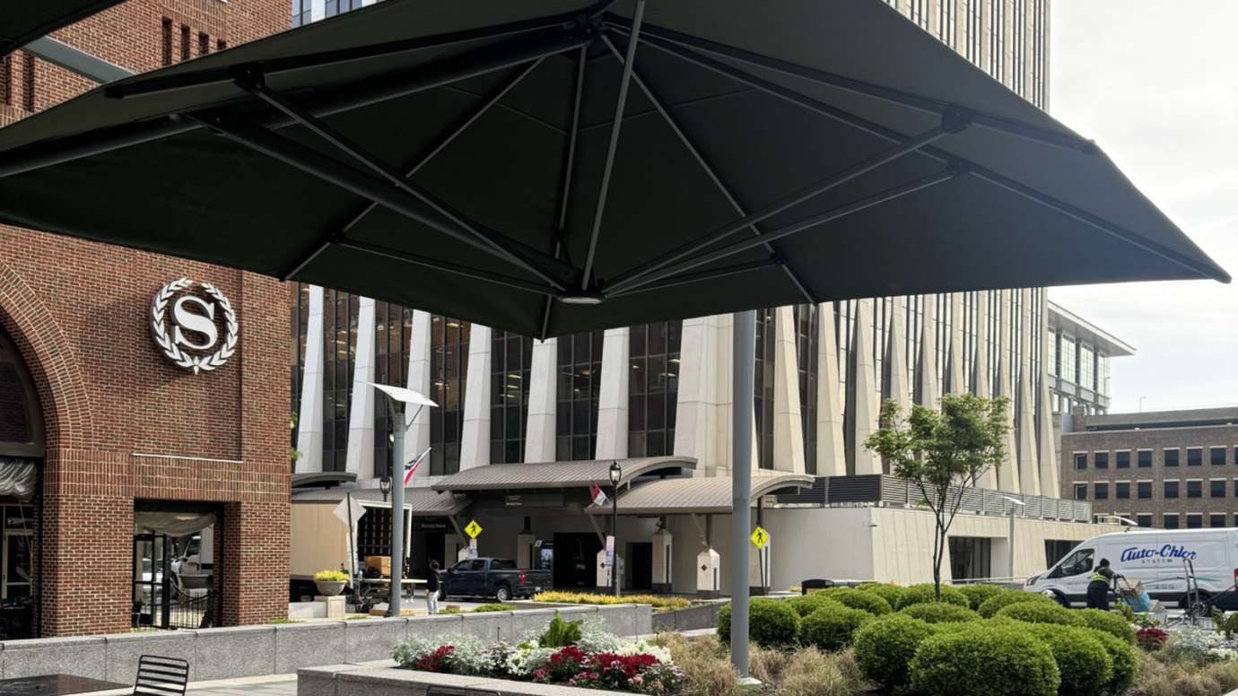 New shades in City Plaza