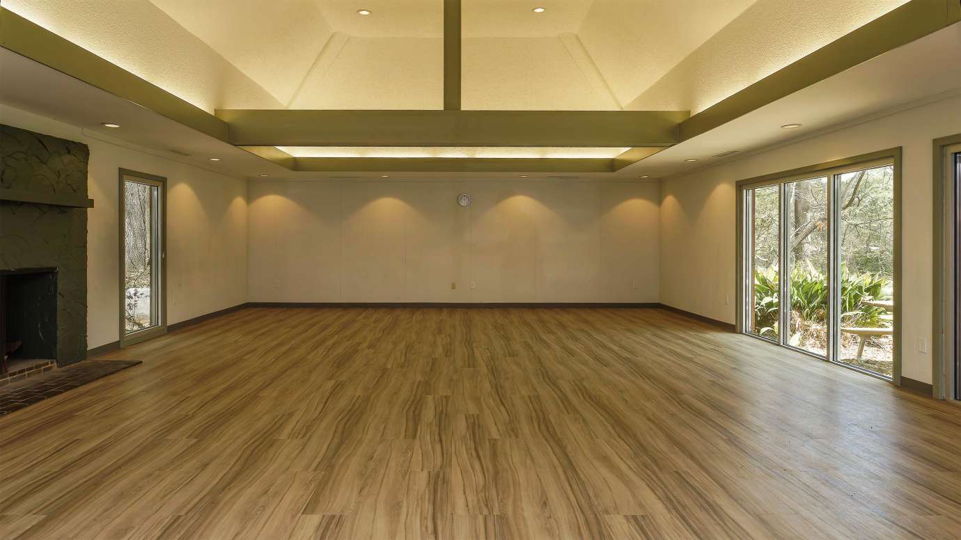 A large open area meeting space at Brentwood Park 