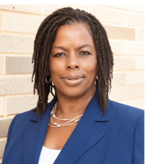 headshot of yvette holmes
